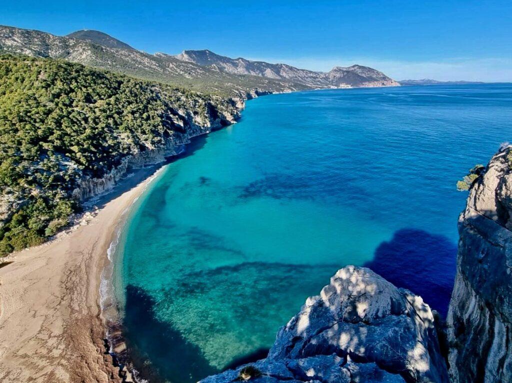 costa della Sardegna lungo un trekking del Supramonte